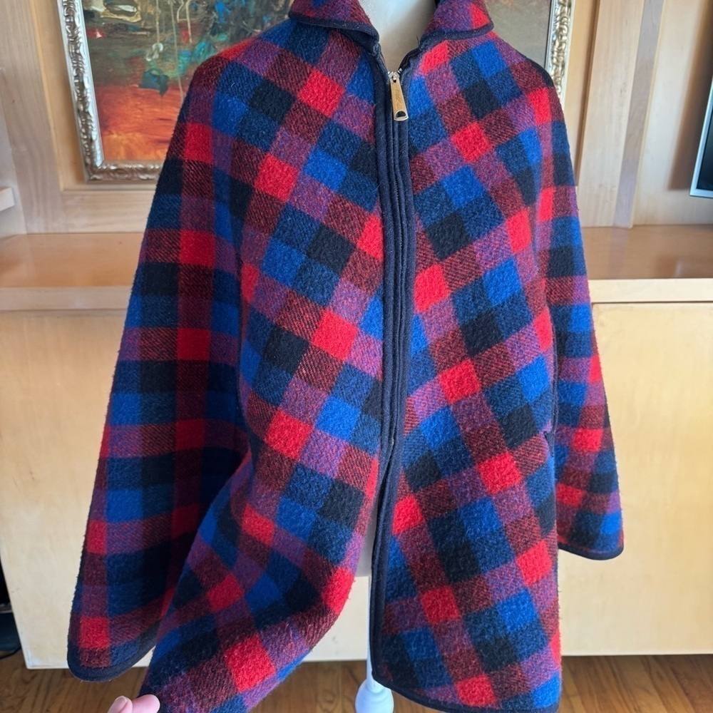 Vintage Mid Century Reversible Wool Plaid Ideal Cape - Picture 4 of 16